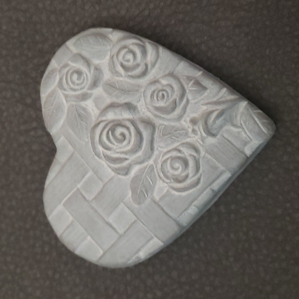 Isabel Bloom Roses and Lattice Heart